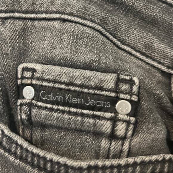 Calvin Klein size 28 mid rise Jegging - Picture 4 of 12